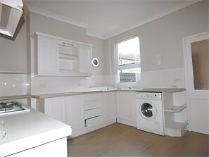 House, 2 Bedrooms, Garden View | Laundry - Cozy & Spacious 2-bedroom Retreat (Coventry)