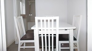Maison, 2 chambres, vue jardin | Salle à manger