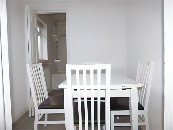 House, 2 Bedrooms, Garden View | Dining room