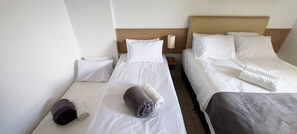 1 bedroom, iron/ironing board, internet, bed sheets