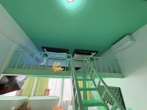 Duplex | Hypo-allergenic bedding, iron/ironing board, free WiFi, bed sheets