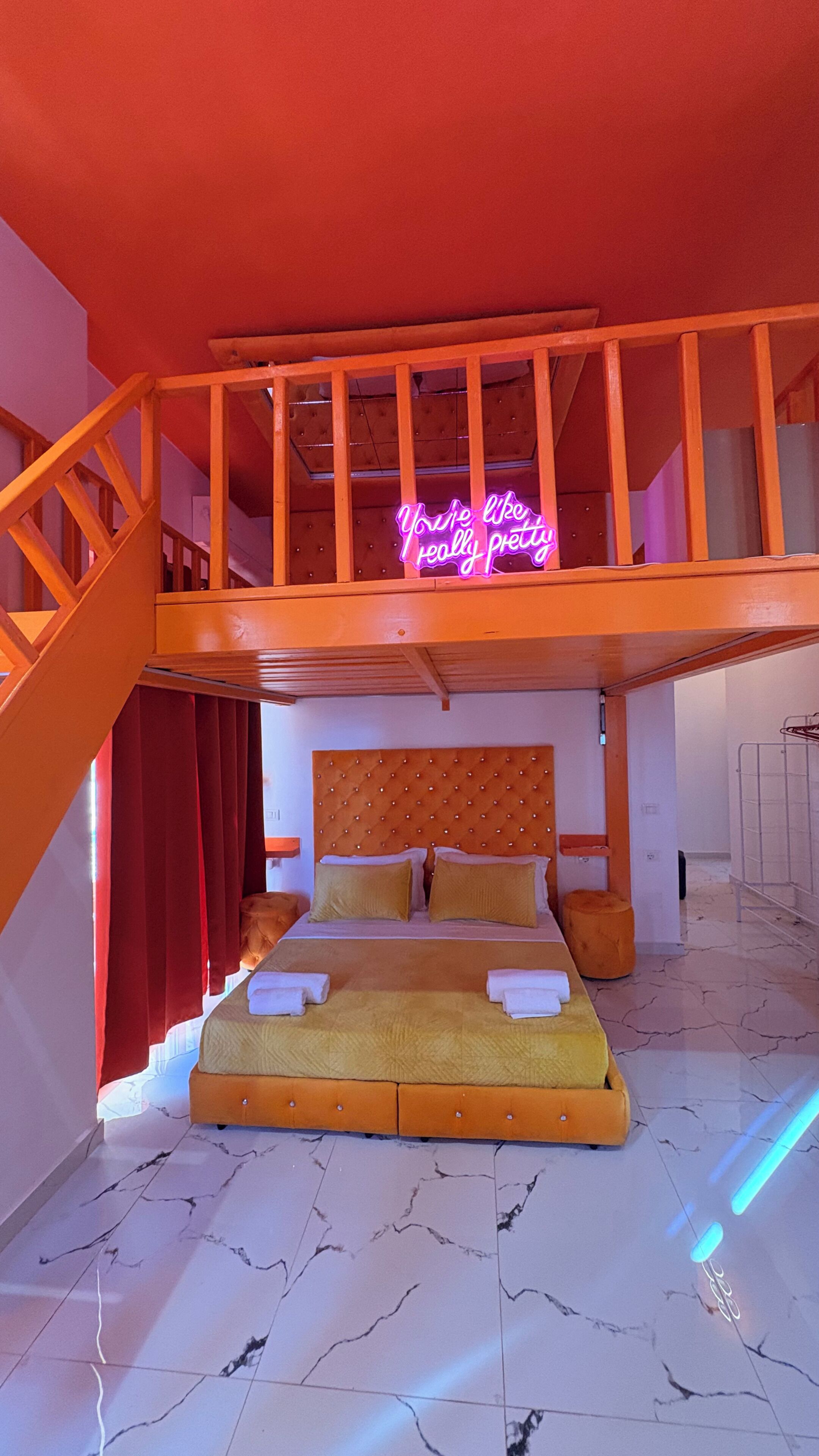 Duplex | Free WiFi