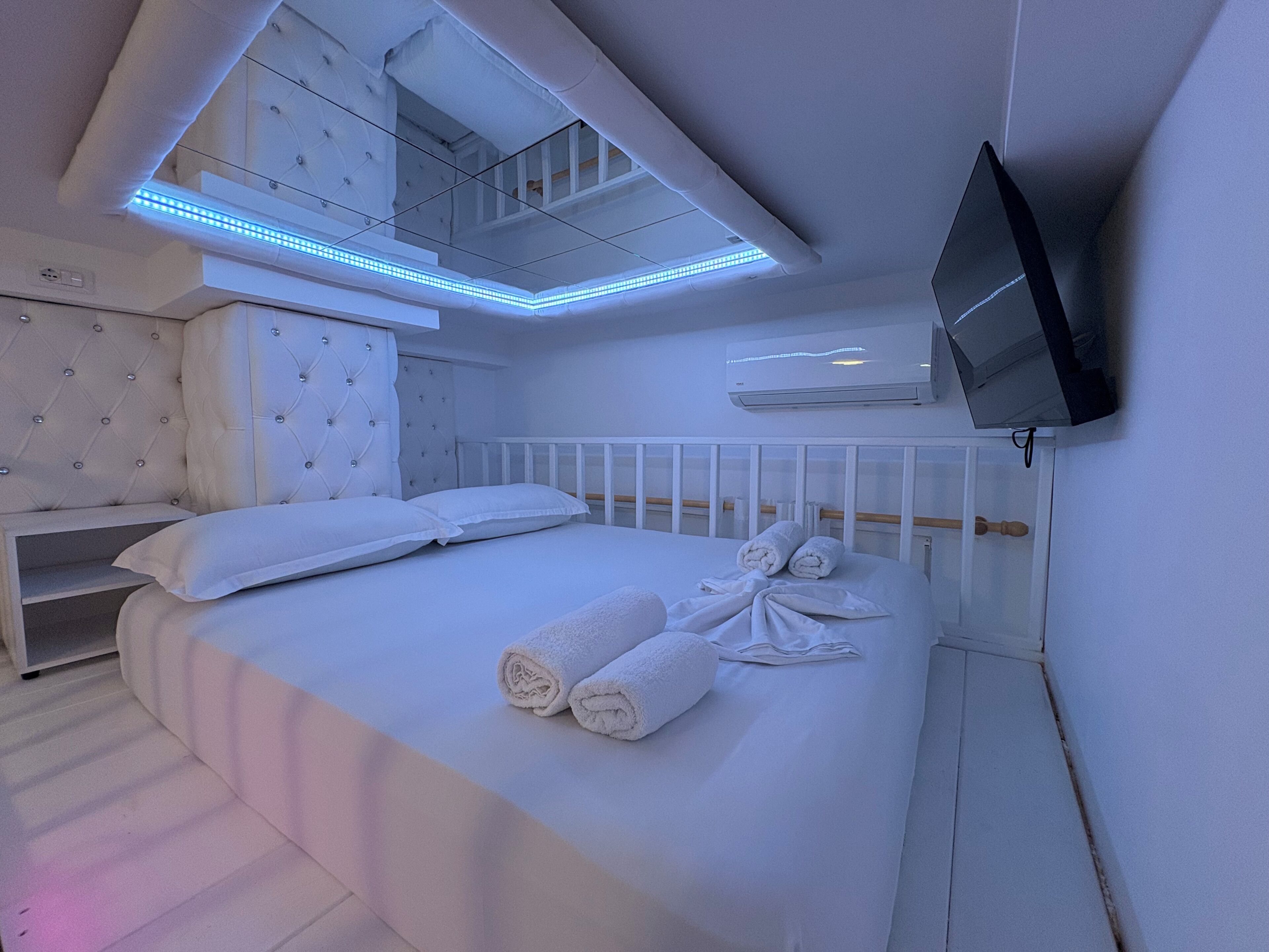 Duplex | Free WiFi