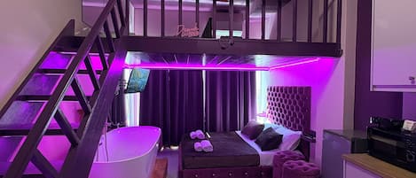 Duplex | Premium bedding, memory foam beds, iron/ironing board, free WiFi