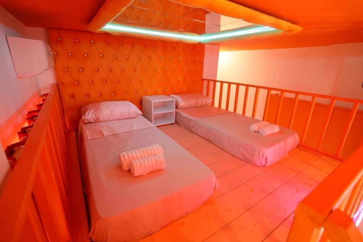 Duplex | Free WiFi