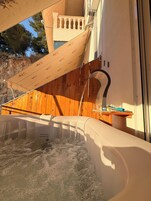 Bañera de hidromasaje privada
