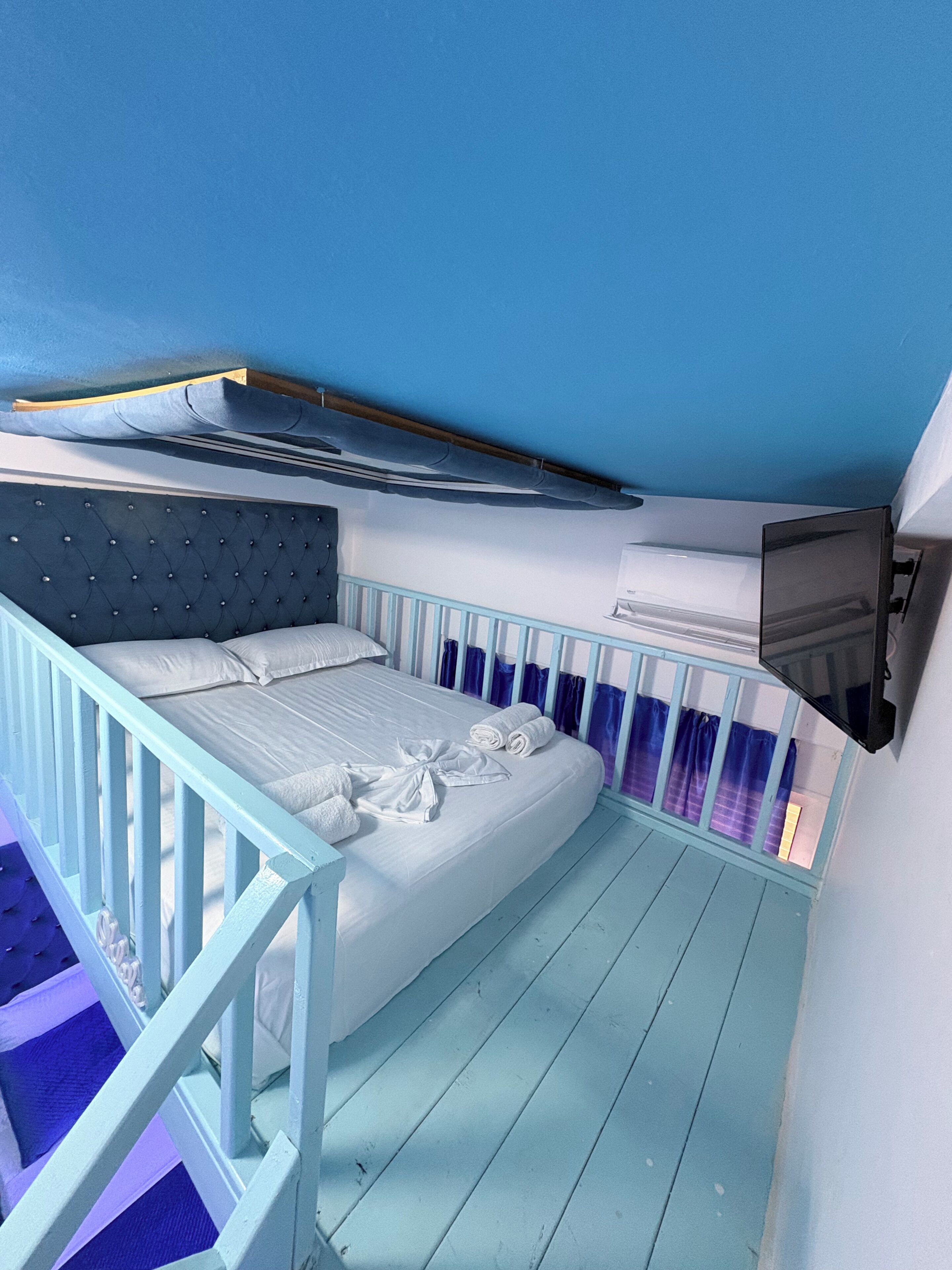 Duplex | Free WiFi