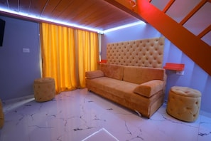 Duplex | Free WiFi