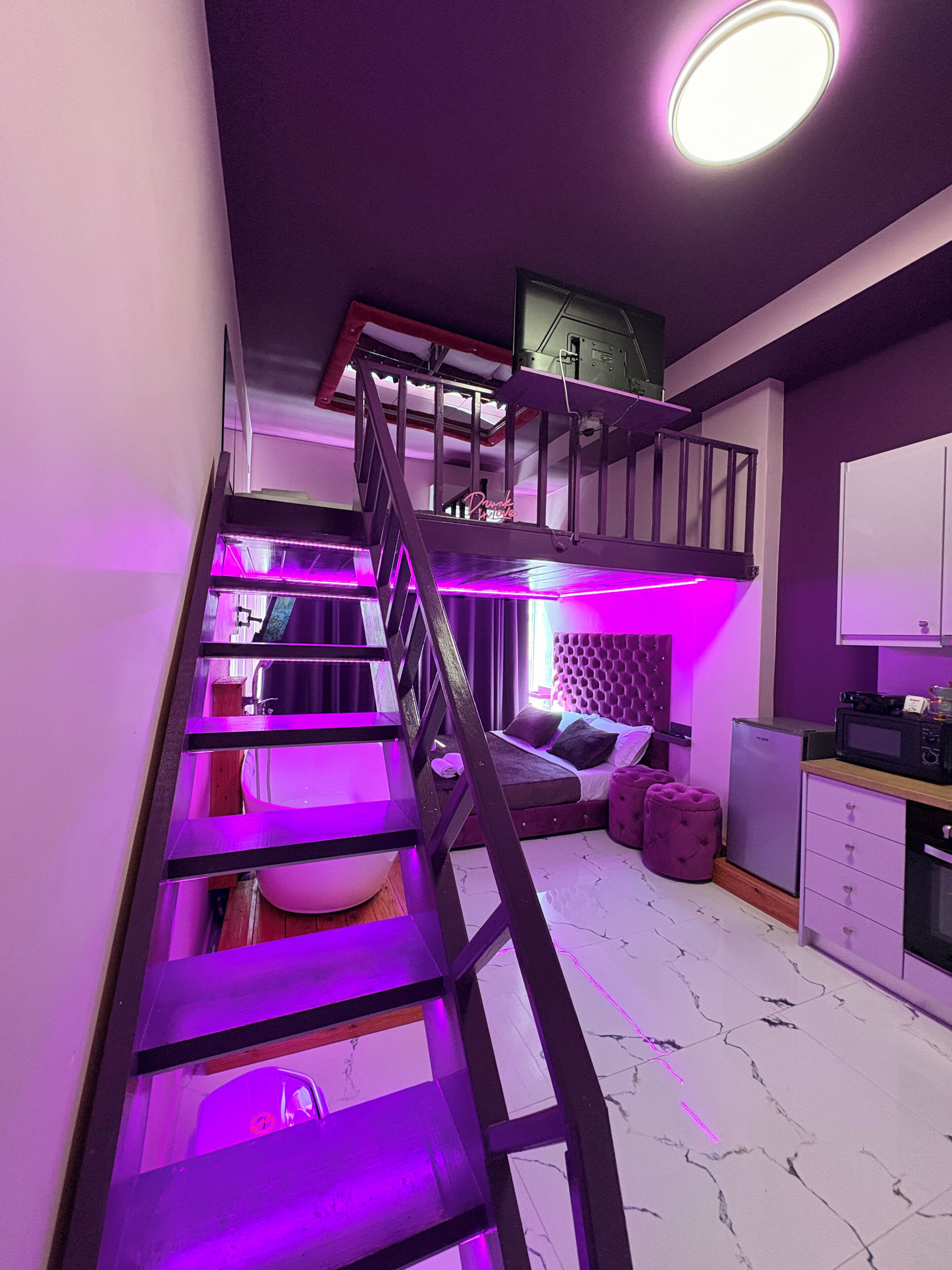 Duplex | Hypo-allergenic bedding, iron/ironing board, free WiFi, bed sheets