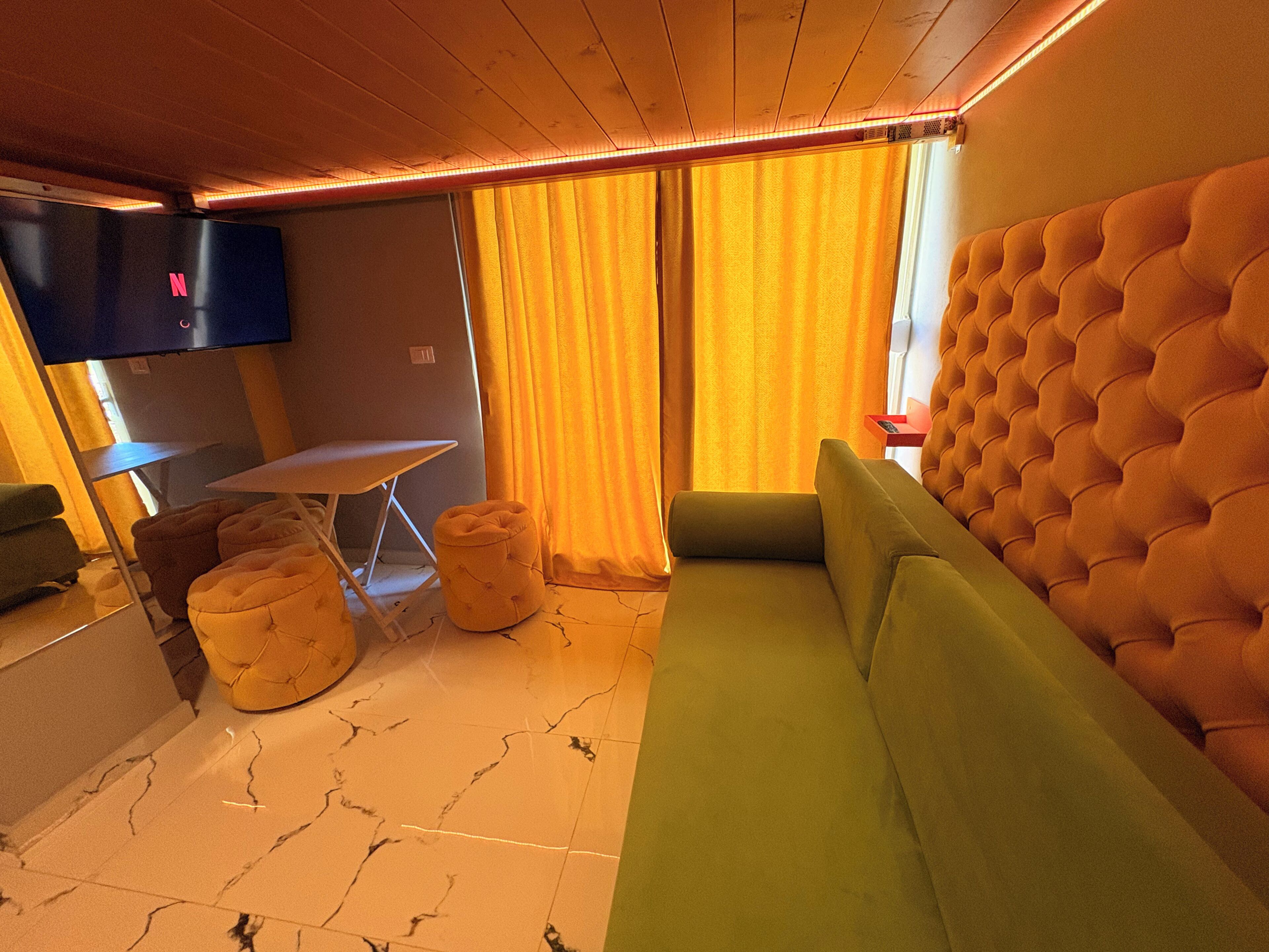 Toetasjesleilighet | Allergitestet sengetøy, strykejern/-brett, wi-fi (inkludert) og sengetøy
