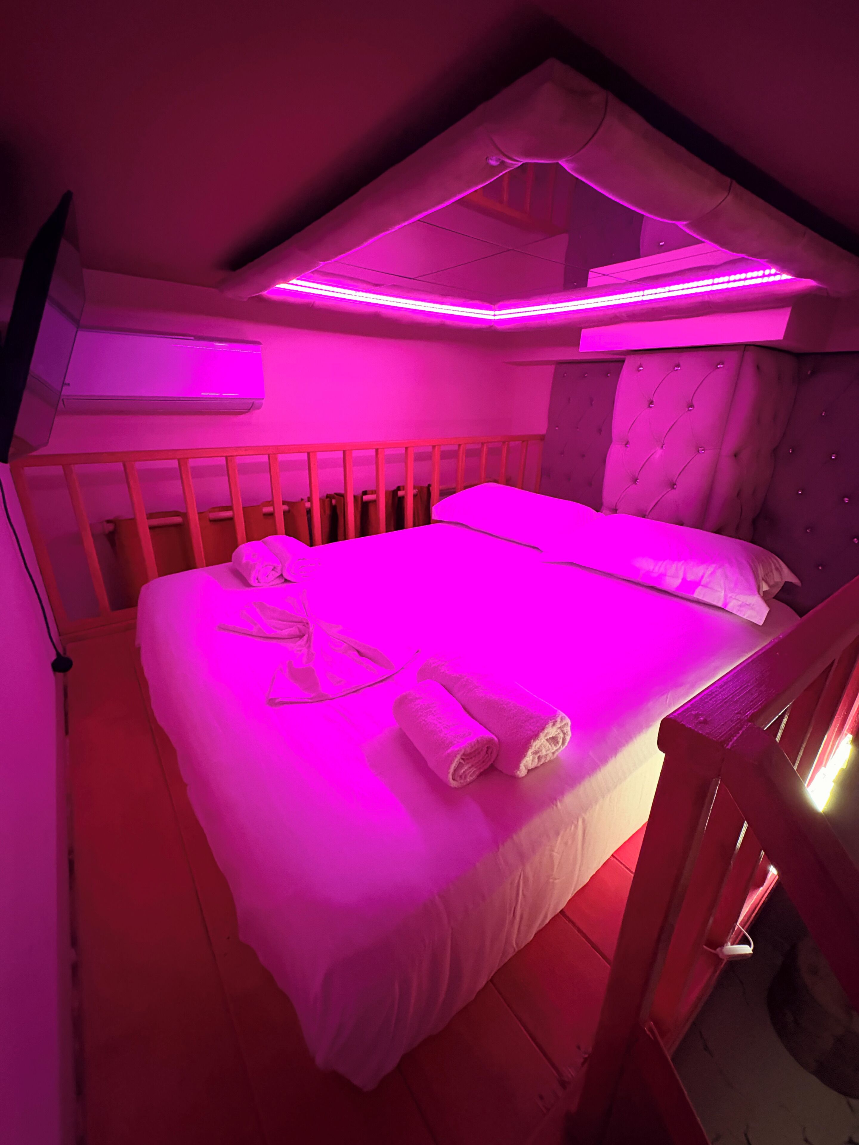 Duplex | Free WiFi