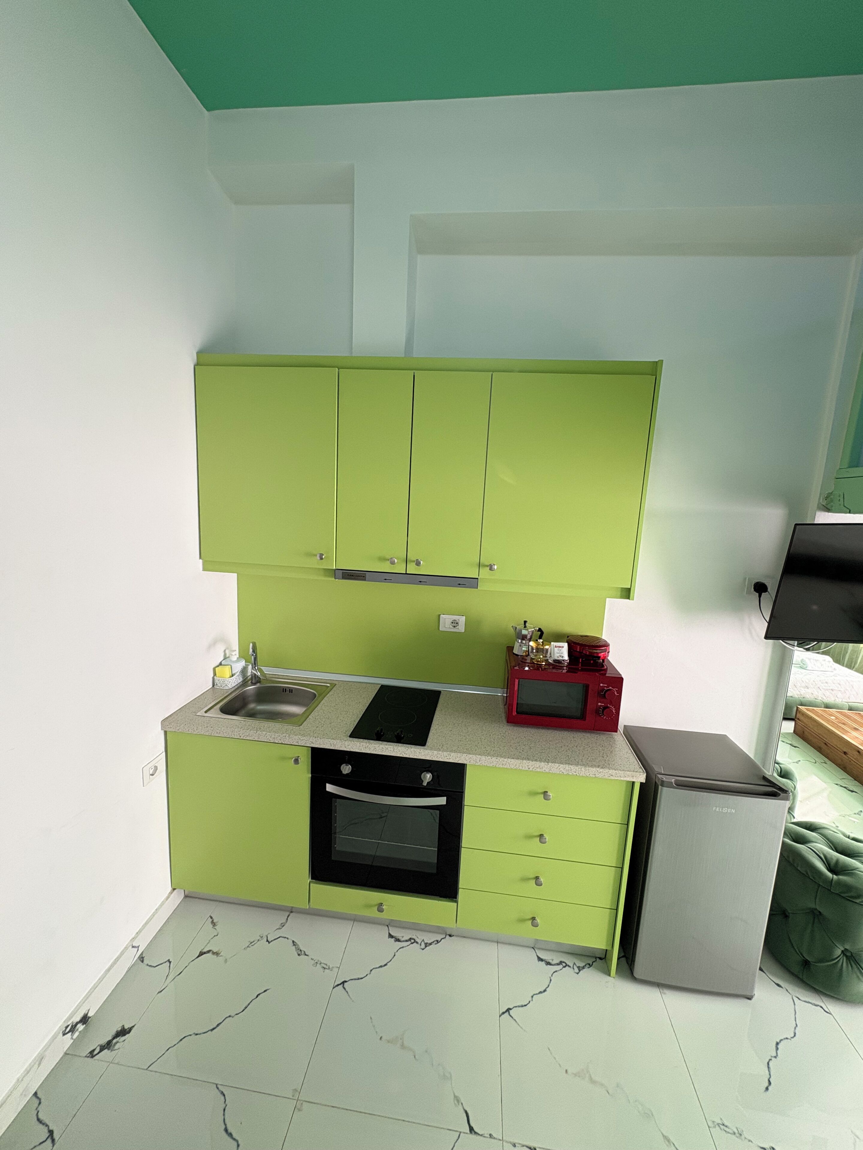 Duplex | Private kitchen | Fridge, microwave, oven, stovetop