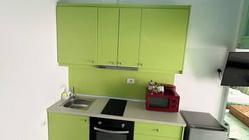 Duplex | Private kitchen | Fridge, microwave, oven, stovetop