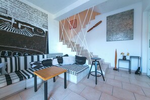 TV - Villa IVKA Apartment A - a spacious apartment with 2 bedrooms and 2 bathrooms (Brela)