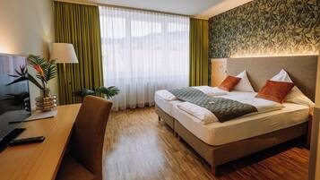 2 bedrooms, minibar, in-room safe, desk