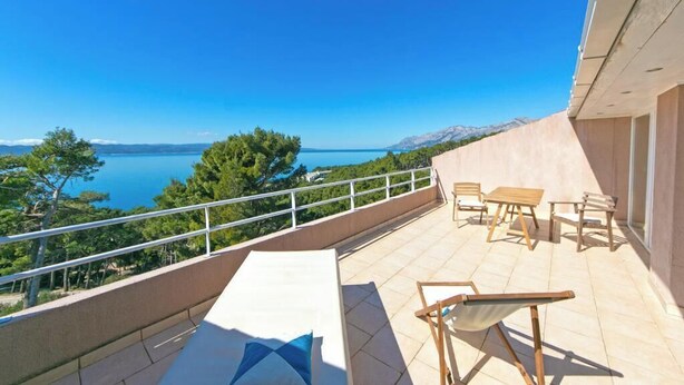 A balcony with a view of the sea and mountains, outdoor furniture, and a railing. - Villa IVKA Apartment D - terrace with panoramic views, 1 BR + ensuite bathroom (Brela)