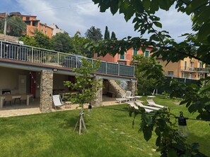 Property grounds - Quiet B&B with Pool & Mountain Views - Near Riviera Beaches (Villanova d'Albenga)