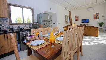 Villa, 3 Bedrooms, Accessible, Smoking | Dining room