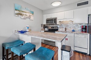 Private kitchen - Blue Surf 15A (Miramar Beach)