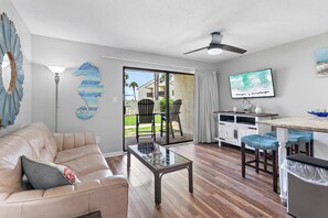 Living area - Blue Surf 15A (Miramar Beach)