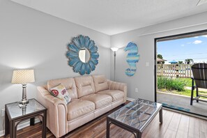 Living area - Blue Surf 15A (Miramar Beach)