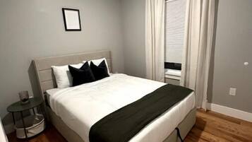 4 slaapkamers, een strijkplank/strijkijzer, wifi