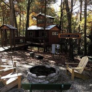 Property grounds - Cherry Treesort "Sweet Ashley" (Rowan County)