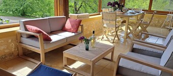 Come and discover our peaceful home that embodies the charm of the countryside.