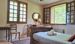 4 chambres, fer et planche à repasser, Wi-Fi, draps fournis