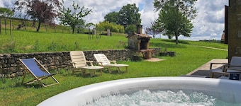 Come and discover our peaceful home that embodies the charm of the countryside.