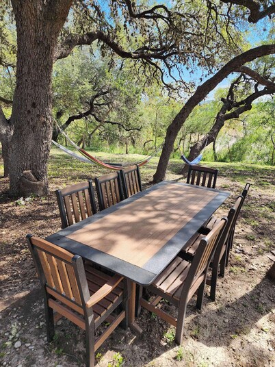 Nueces River Front Cottage, 2 bedroom with all the comforts.