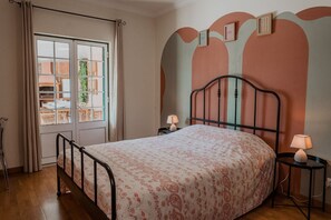 3 soverom, strykejern/-brett, internettilgang og sengetøy