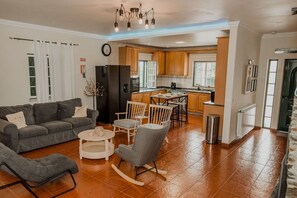 TV, fotballspill og bordtennis