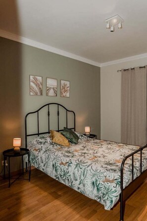 3 habitaciones, tabla de planchar con plancha y acceso a internet 