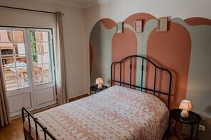 3 habitaciones, tabla de planchar con plancha, internet y ropa de cama 