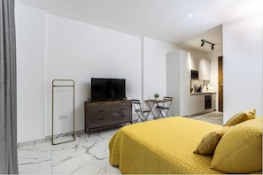 1 bedroom, iron/ironing board, WiFi, bed sheets - Luxurious Studio close to USA embassy (Accra)