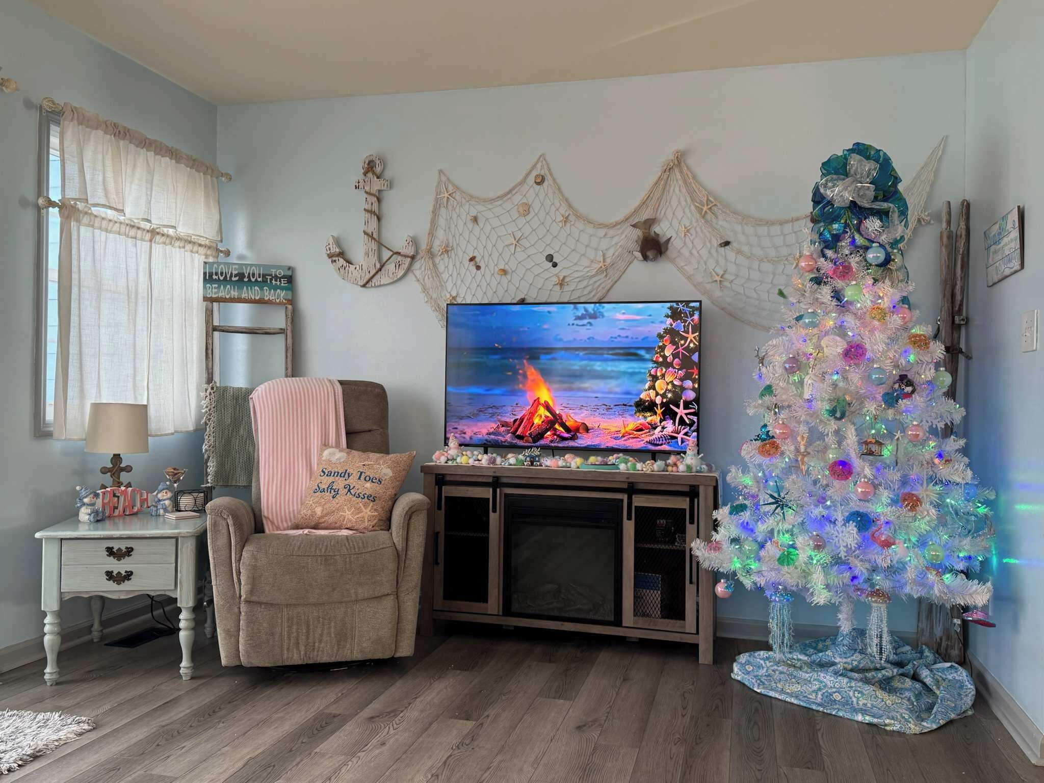 TV, peis og kontorer