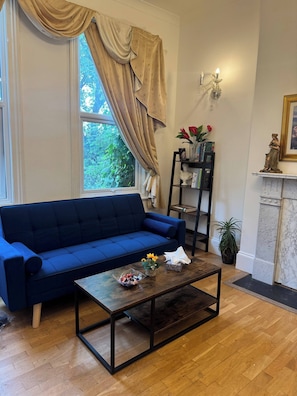 Living room - London 2 bed Apartment Charlton SE7 (London)