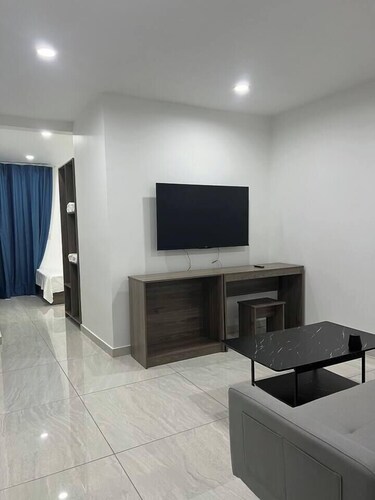 D&X Apartment-H | 2-Bed, Kitchen, AC, WiFi, TV