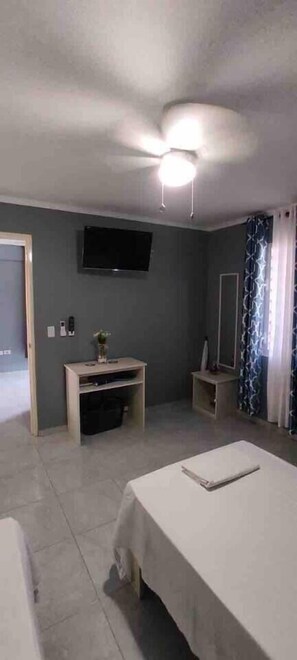 1 chambre, fer et planche à repasser, Wi-Fi, draps fournis