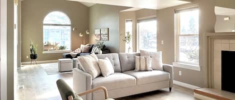 TV, fireplace