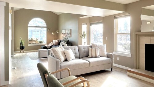 Sunny and Stylish Home with Views and huge fully fenced backyard