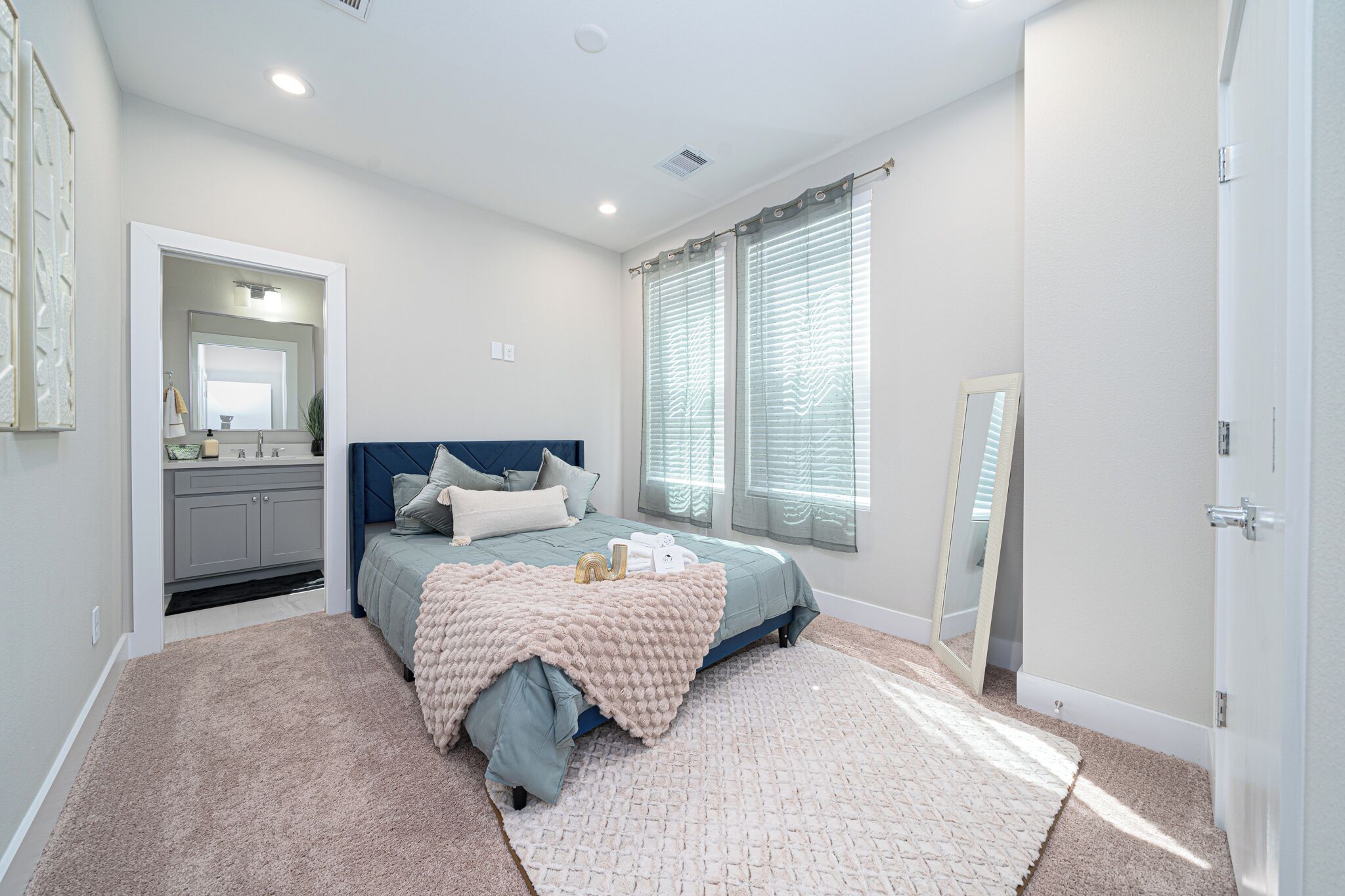 3 makuuhuonetta, silitysrauta/-lauta, Wi-Fi, vuodevaatteet