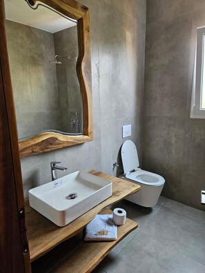 Deluxe Double Room | Bathroom | Slippers - Eros Hotel (Ksamil)