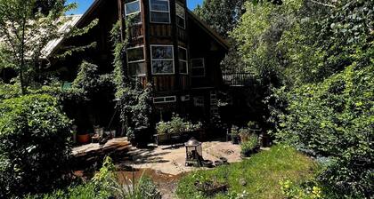 Delightful retreat Log Home in Horseshoe Bend, ID