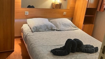 2 bedrooms, bed sheets