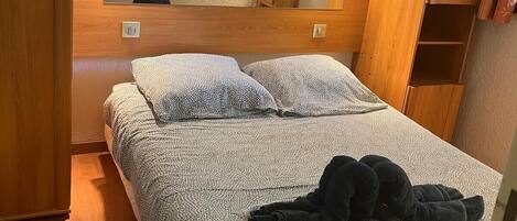 2 habitaciones y ropa de cama