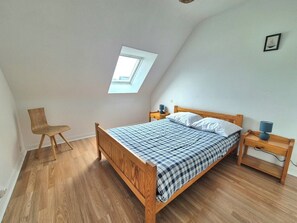 4 bedrooms, WiFi, bed sheets