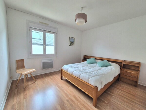 4 bedrooms, WiFi, bed sheets