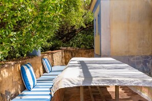 วิลล่า, สูบบุหรี่ได้